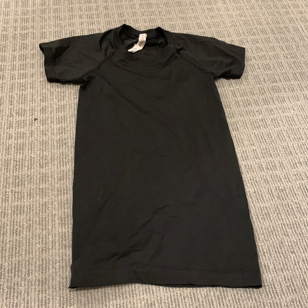 Lululemon t-shirt size 2